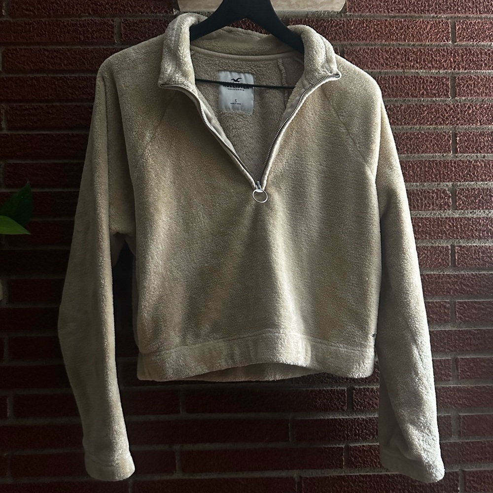 HOLLISTER CREAM TEDDY SWEATER